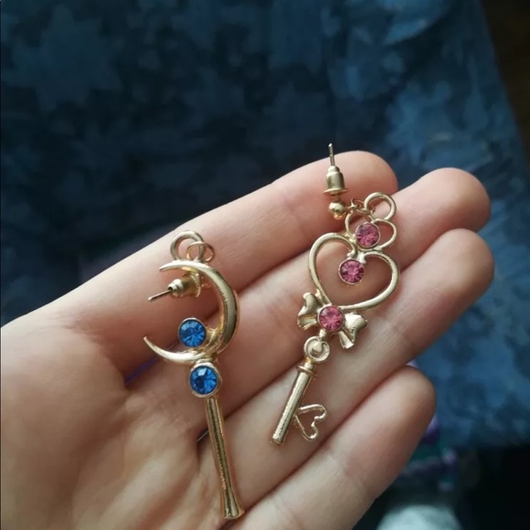 Earrings - Picture 2 of 4